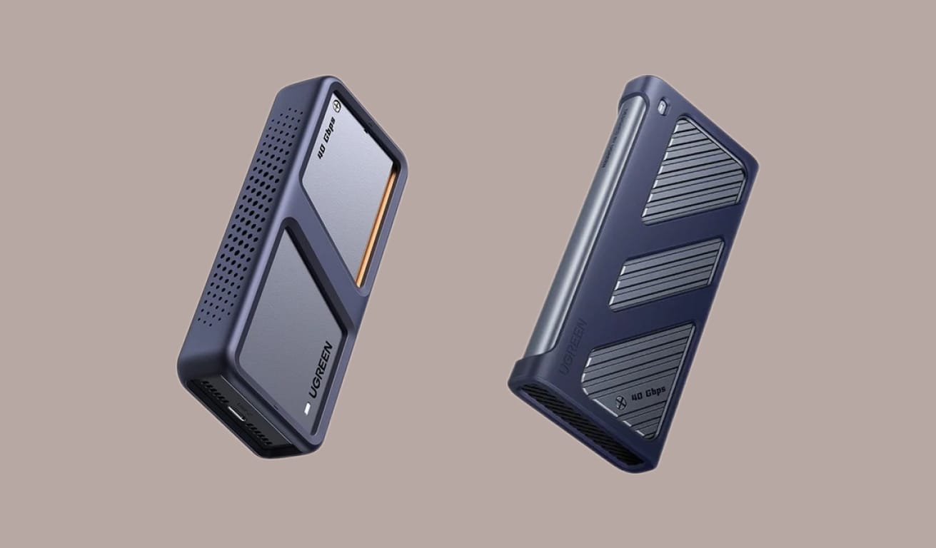 Изображение корпусов UGREEN CM850 и CM642 на однотонном светло-коричневом фоне.