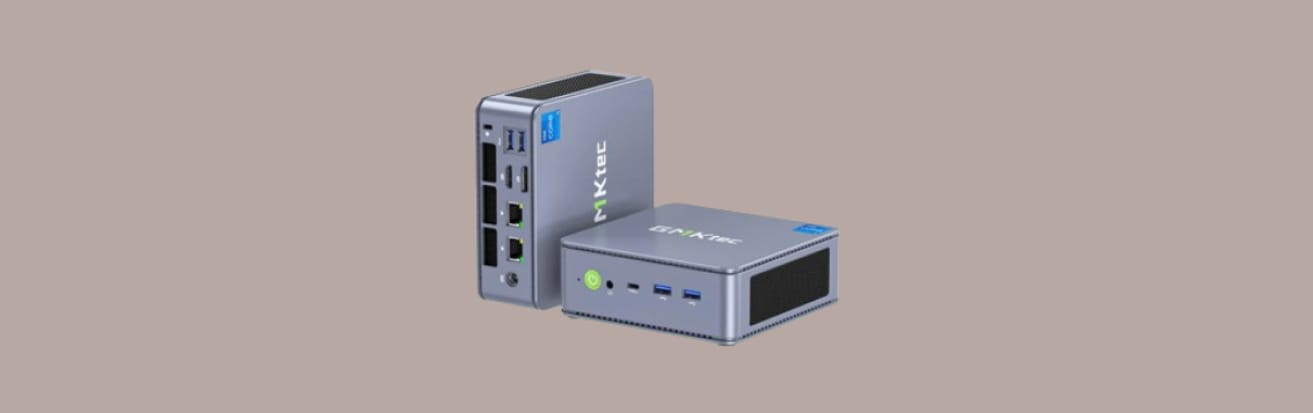 GMKtec NucBox K7 на монохромном фоне.