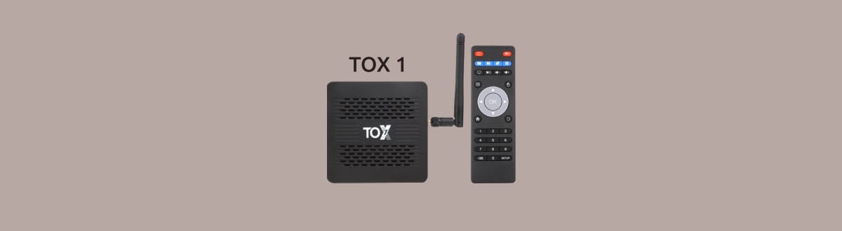 TOX3 с пультом на монохромном фоне.