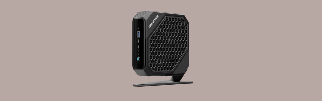 MINISFORUM HX99G на монохромном фоне.