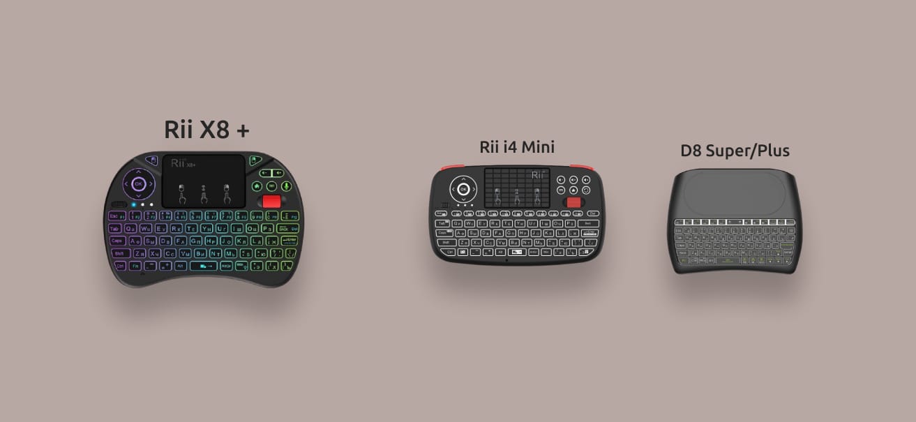 Мини-клавиатуры Rii X8+, Rii I4 Mini, D8 на монохромном фоне.