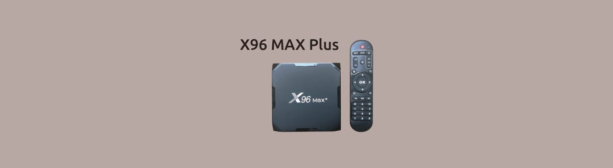 X96 MAX Plus на монохромном фоне.