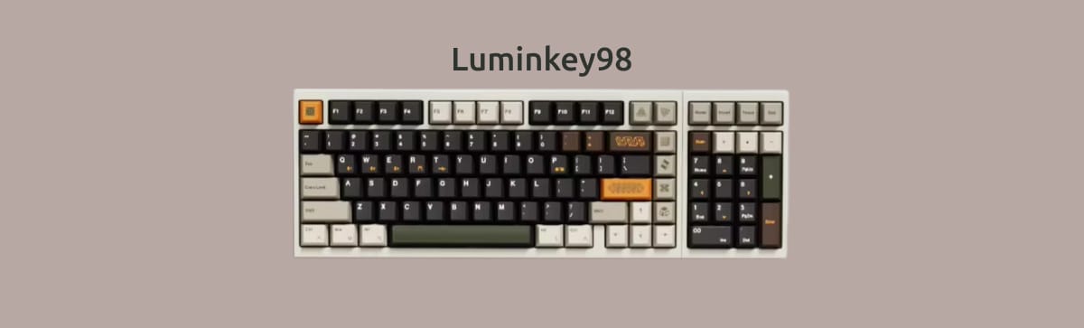 Luminkey98 на монохромном фоне.