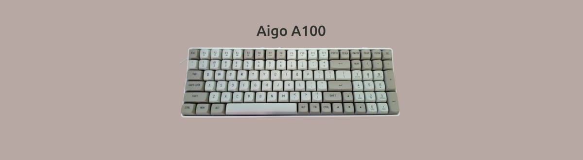 Aigo A100 на монохромном фоне.