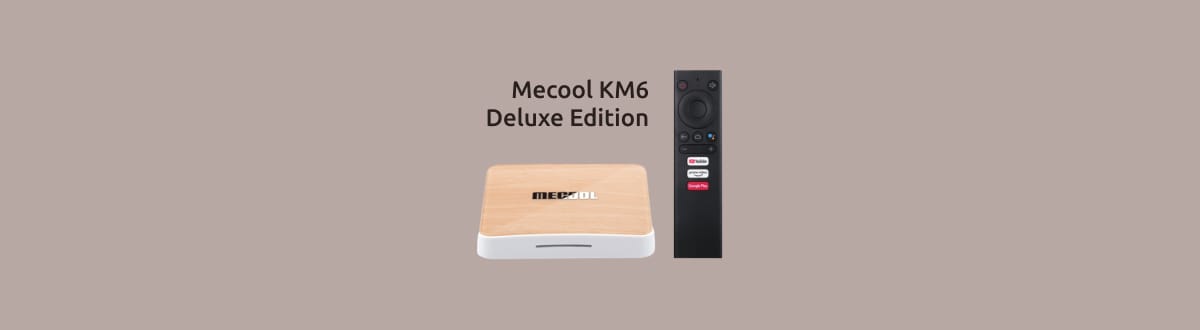 Mecool KM6 Deluxe Edition на монохромном фоне.