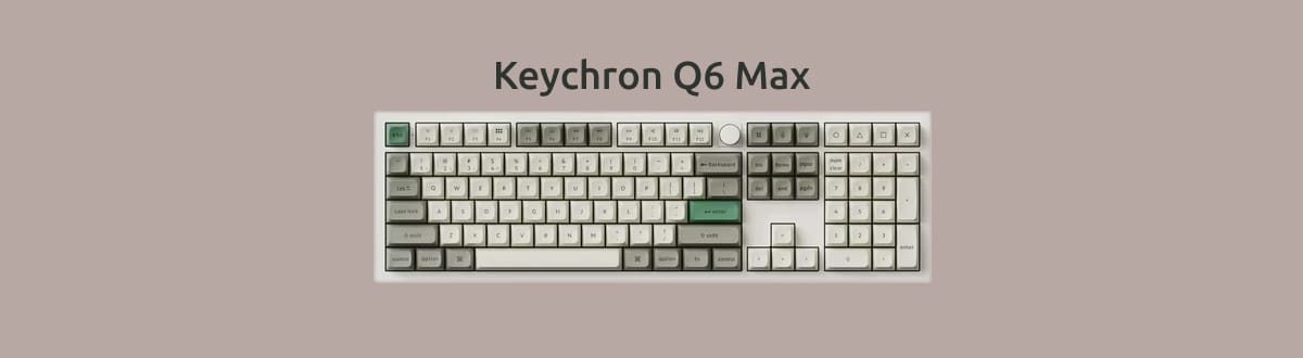 Полноразмерная кастомная Keychron Q6 Max на однотонном светло-коричневом фоне.
