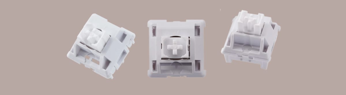 Gateron Smoothie Silver на монохромном фоне.