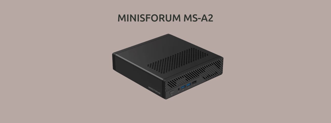 Изображение на монохромном фоне производительного мини-ПК MINISFORUM MS-A2.