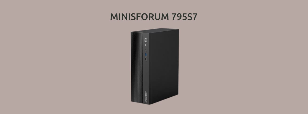Изображение на однотонном фоне игрового мини-компьютера MINISFORUM 795S7.
