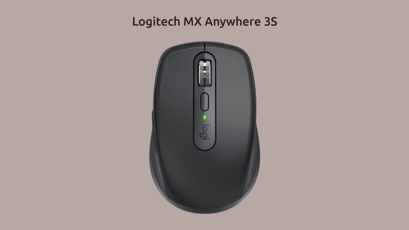 Logitech MX Anywhere 3S на светло-коричневом однотонном фоне.