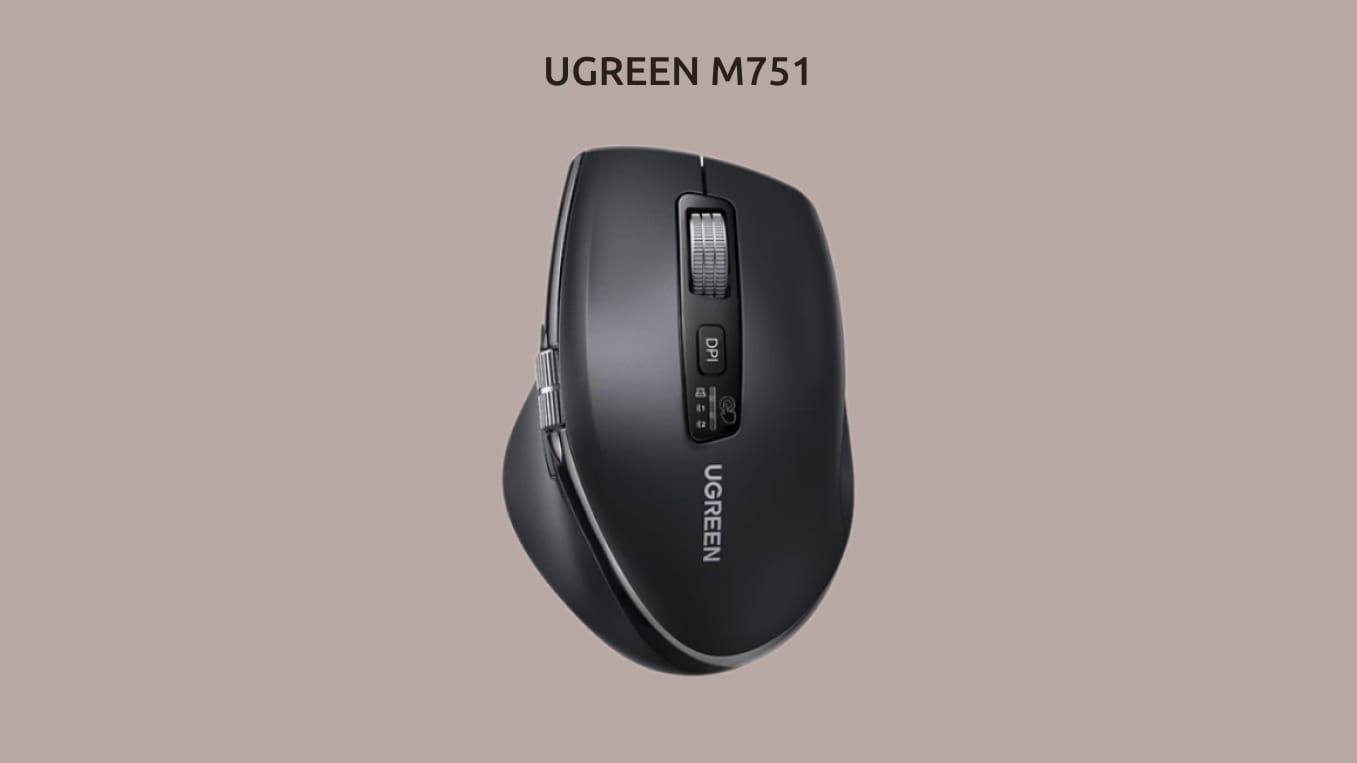 UGREEN M751 на монохромном светло-коричневом фоне.