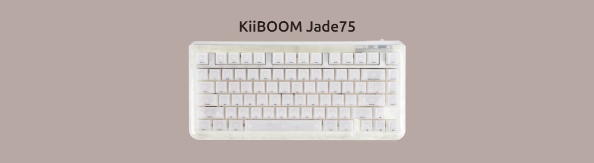 KiiBOOM Jade75 на монотонном светло-коричневом фоне.