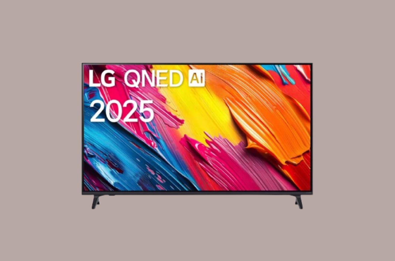 LG 50QNED70A6A на однотонном светло-коричневом фоне.