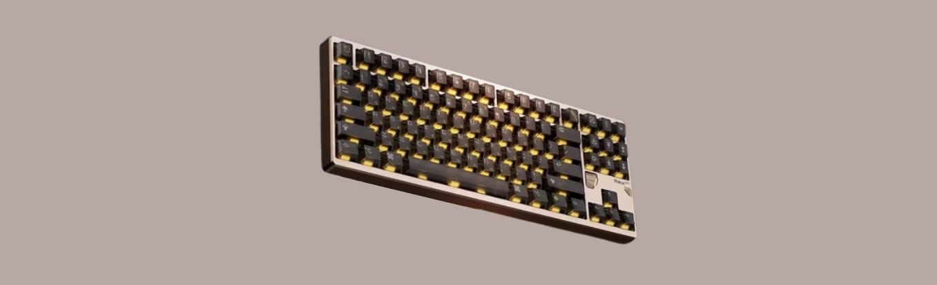 ATK × QK Hex80 на монохромном светло-коричневом фоне.