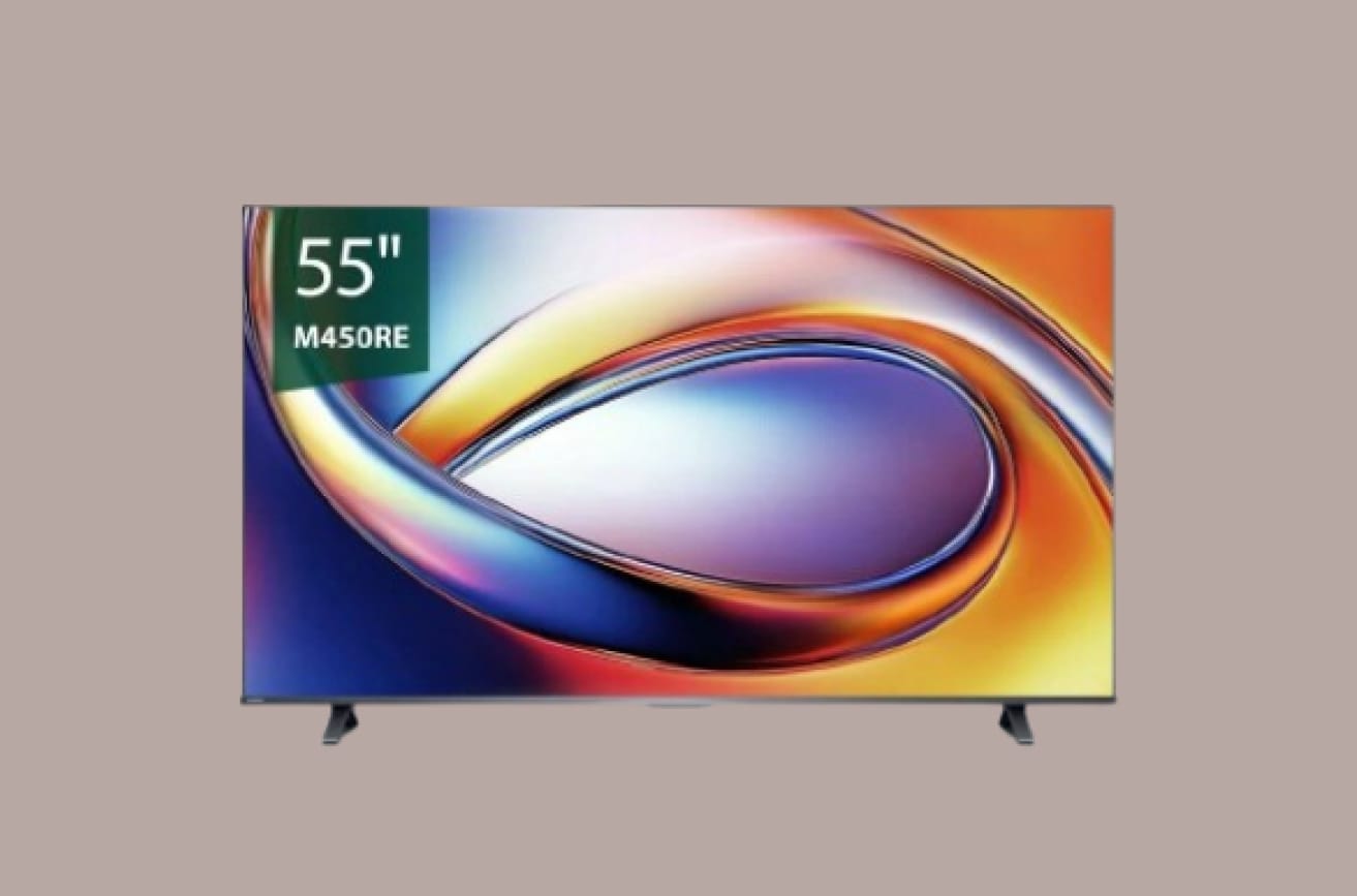 Toshiba 55M450RE на однотонном светло-коричневом фоне.
