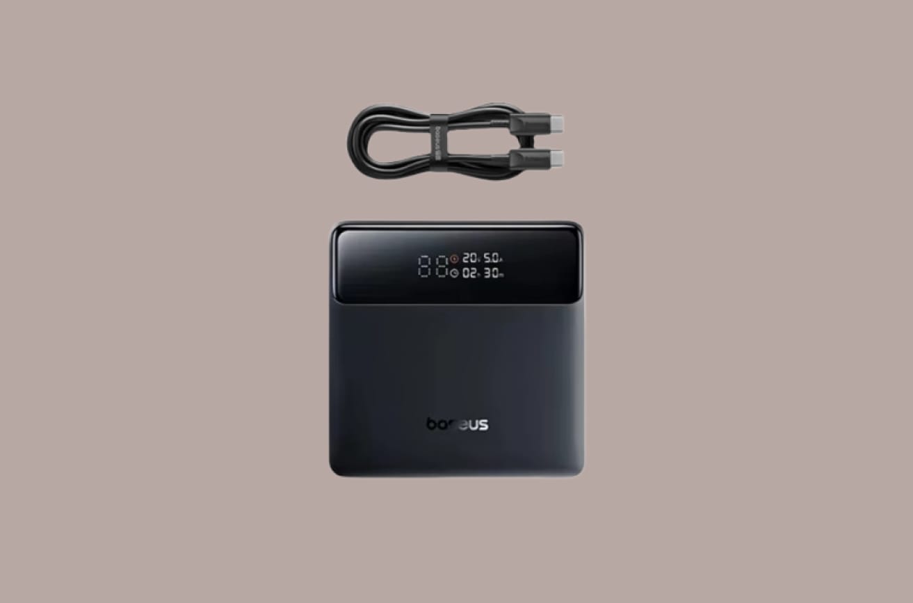 Baseus PPBLD100HD с кабелем на монохромном фоне.
