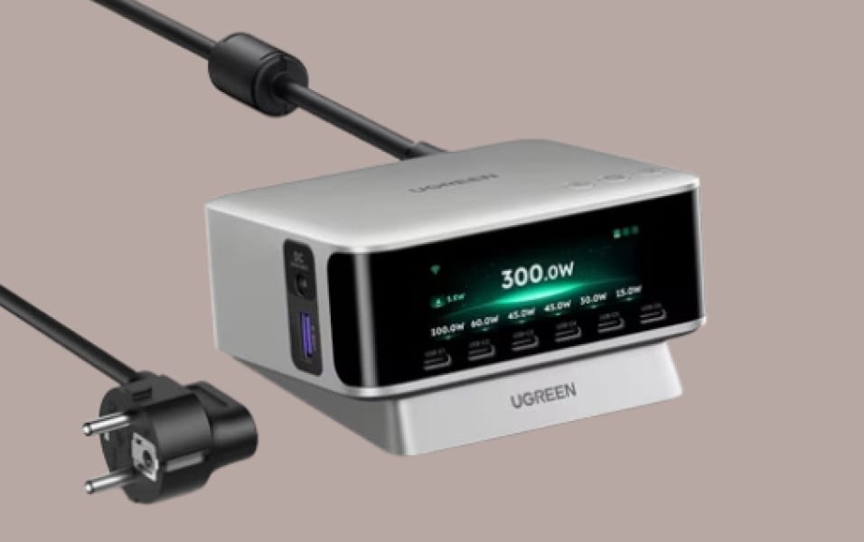UGREEN Nexode Pro X783 300W на монохромном заднем фоне.