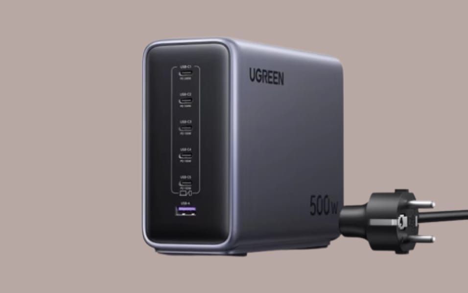 Ugreen Nexode X759 500W на монотонном фоне.