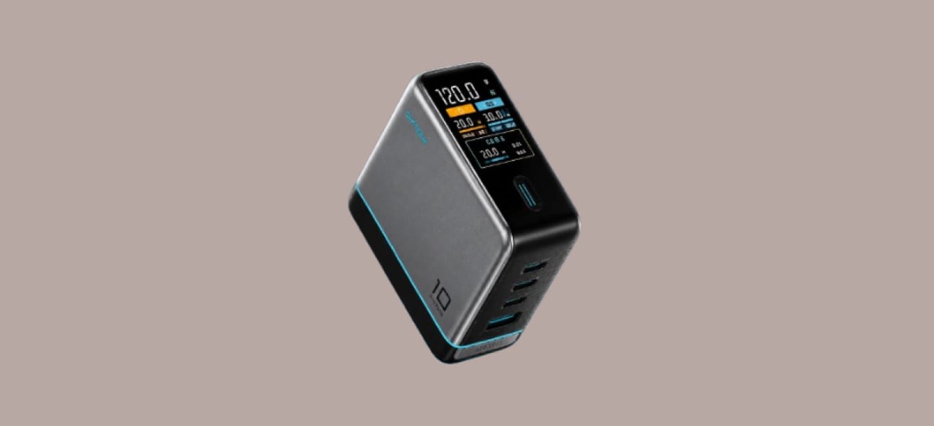 Cuktech 10 Ultra 120W на монохромном светло-коричневом фоне.